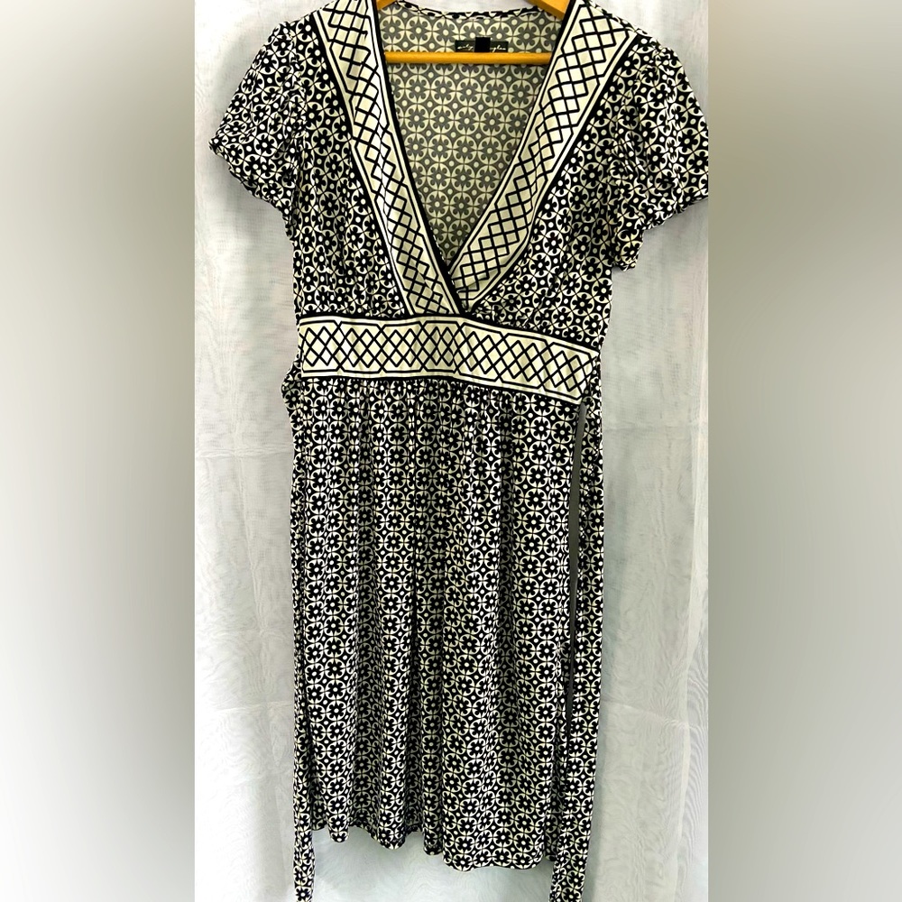 Casual black and white dress